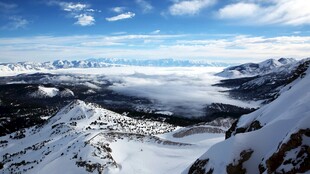 冬日雪山云海风光