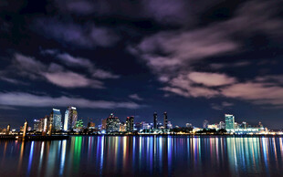 都市滨水夜景风光