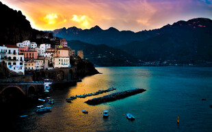 滨海小镇黄昏美景