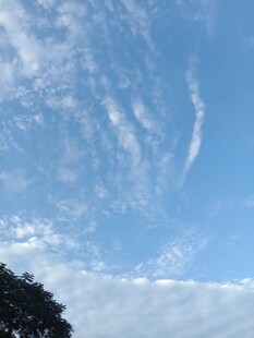 蓝天晴云自然风景