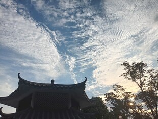 古建檐角云天景致