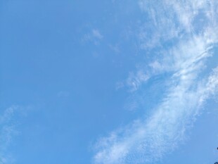 蓝天淡云晴空景致