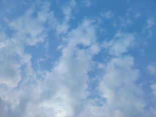 晴空蓝天轻薄云絮