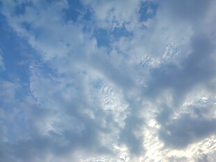 蓝天淡云晴空美景