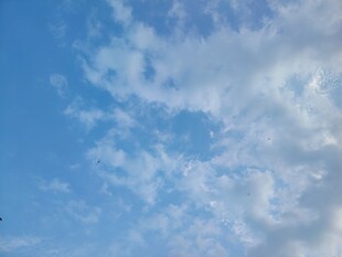 蓝天薄云晴空景观
