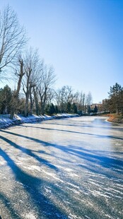 雪后郊野公路冬日风光