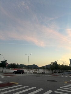 黄昏路口晚霞街景