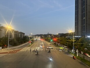傍晚城市道路街景