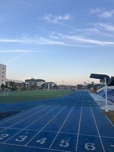 校园田径运动场风光