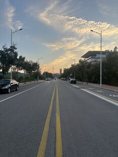 傍晚城市道路风景