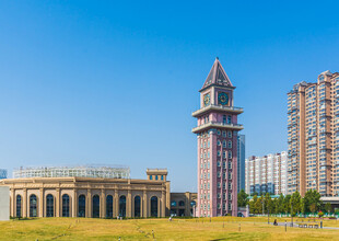 城市钟楼广场风光