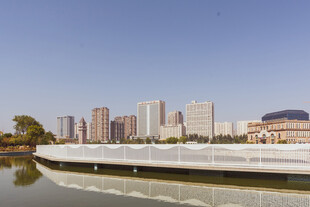 滨水城市天际线风光