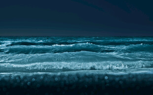 夜色下的海面浪涛