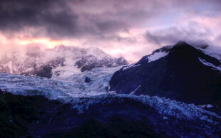 日暮雪山云海风光
