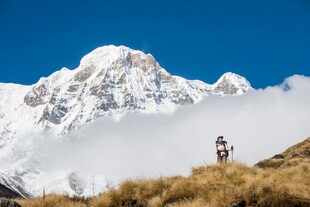 雪山云海徒步风光