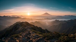 高山日出云海盛景