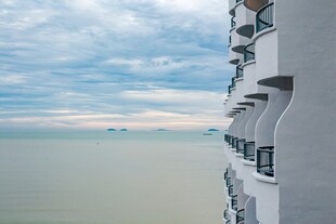 高层住宅眺望海景