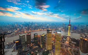 上海陆家嘴黄昏全景