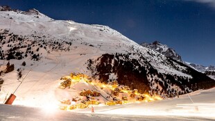 雪山夜景风光