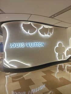 LV品牌发光标识墙