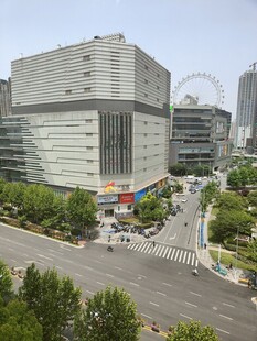城市现代商业建筑街景