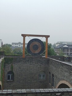 古建屋顶铜鼓景观