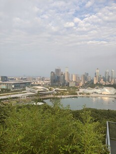 湖畔城市远景