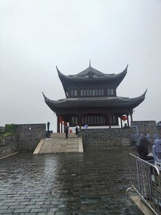 雨中中式古楼阁