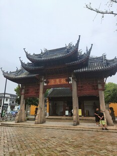 中式古典寺庙门楼