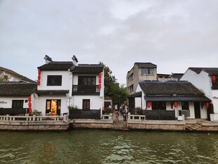 江南水乡河畔民居
