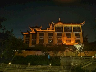 中式楼阁夜景