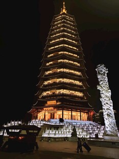 古塔夜景亮灯风光