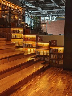暖光文艺书店室内场景