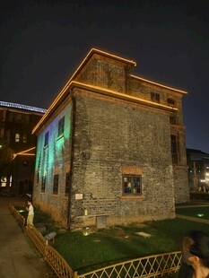 夜景复古砖石小屋