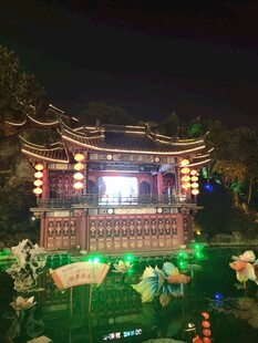 临水古建夜景