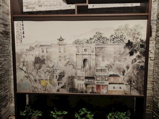 隔窗望旧时老城街景