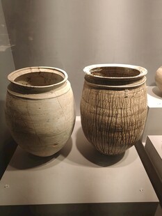 馆藏古代陶罐文物
