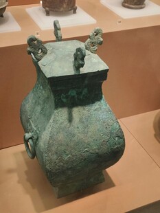 博物馆藏青铜方壶