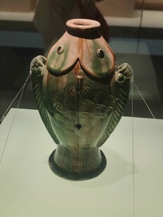 鱼形彩陶瓶馆藏文物