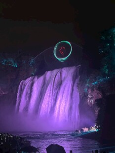 梦幻紫色水幕灯光秀