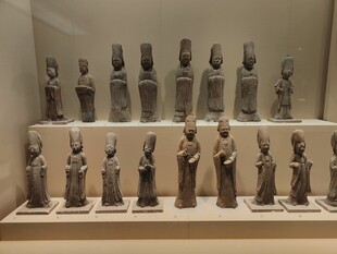 博物馆古代陶俑陈列