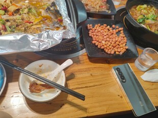 餐桌上的丰盛餐食