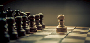 国际象棋对峙场景
