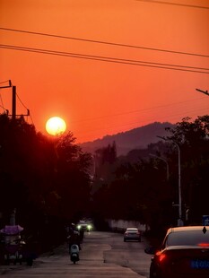 城郊公路黄昏落日