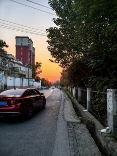 城市黄昏街道风景