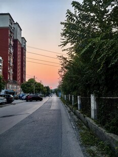 黄昏居民区街道景色
