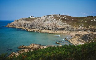 滨海海湾晴日风光