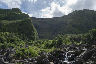青山溪流山野风光
