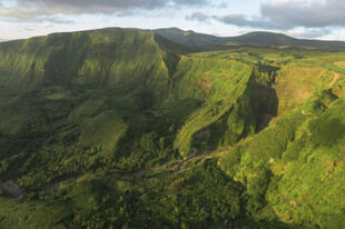 山野峡谷自然风光