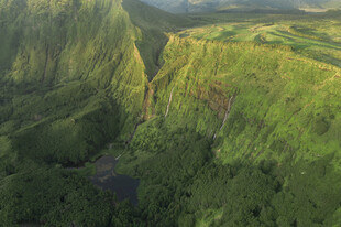 山谷晨光自然风景